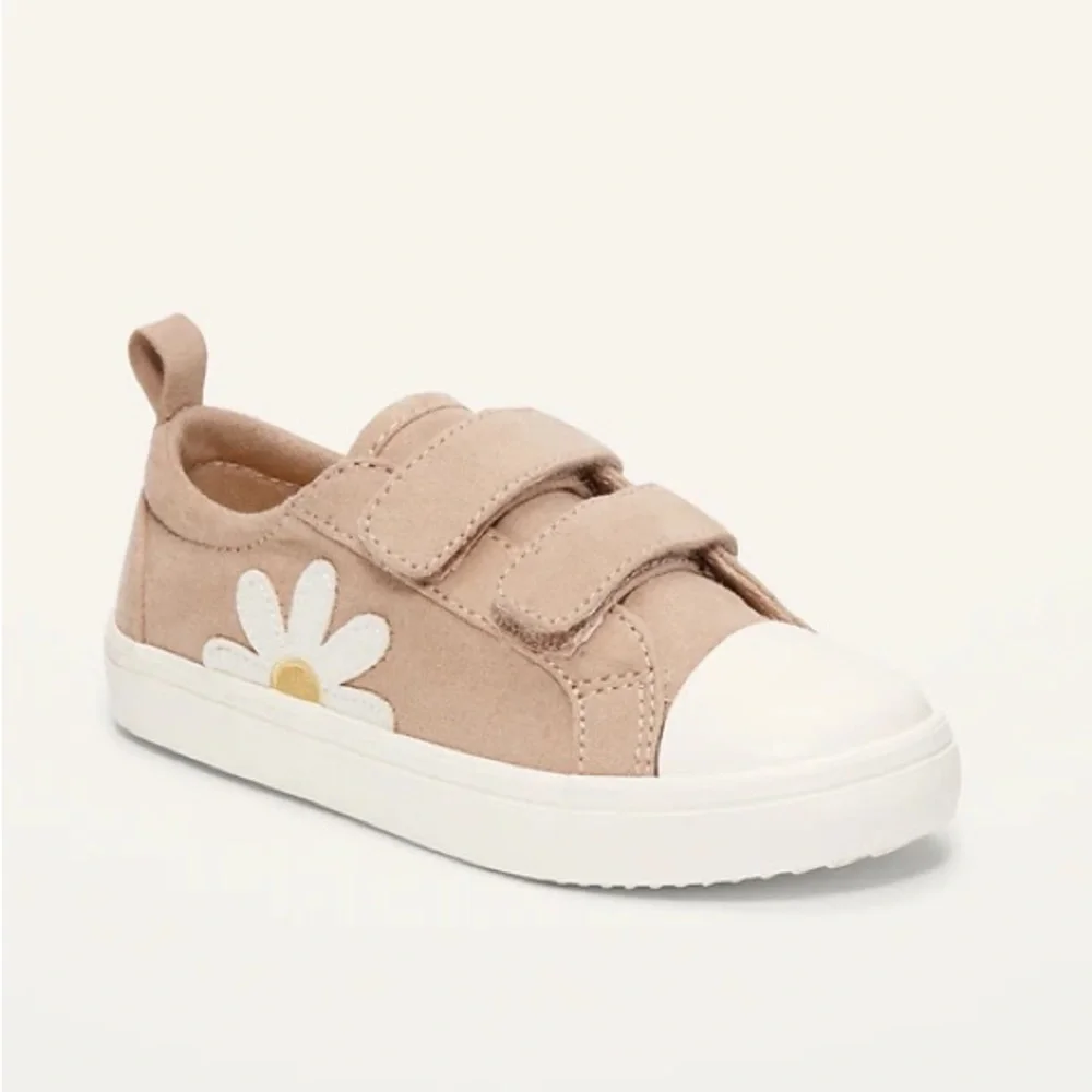 Old Navy toddler tennis shoe with flower appliqué tan white daisy toddler girl 5